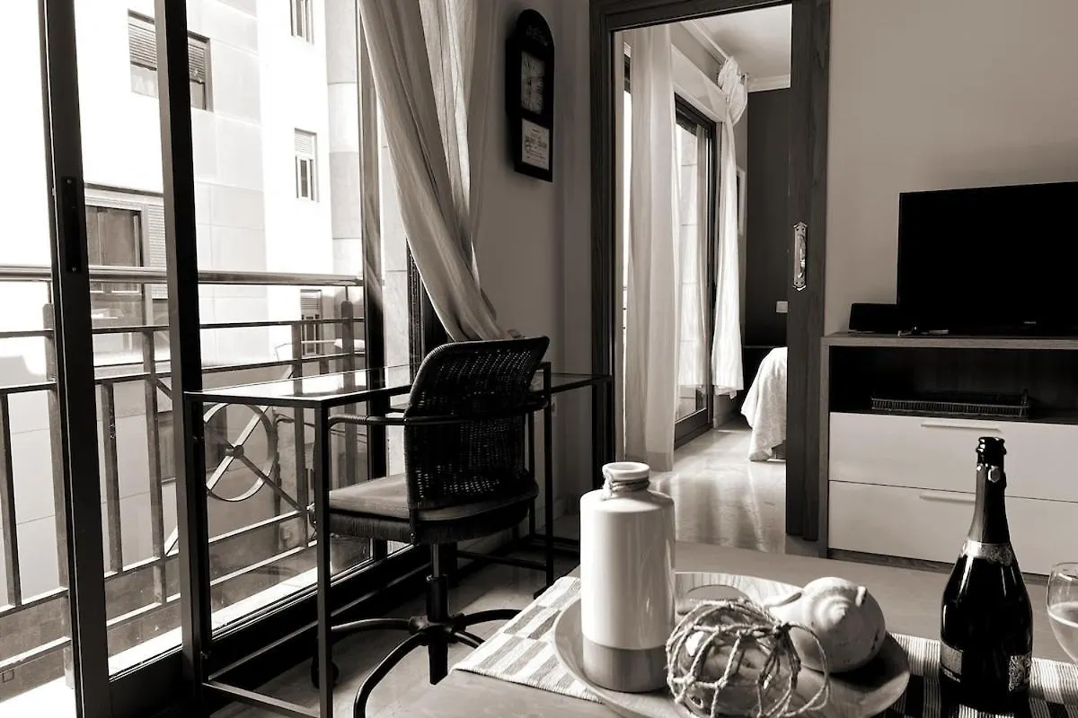 Canteras Beach King Bed Plus Sofa Bed Upscale 2 Balconies 0*, Las Palmas de Gran Canaria